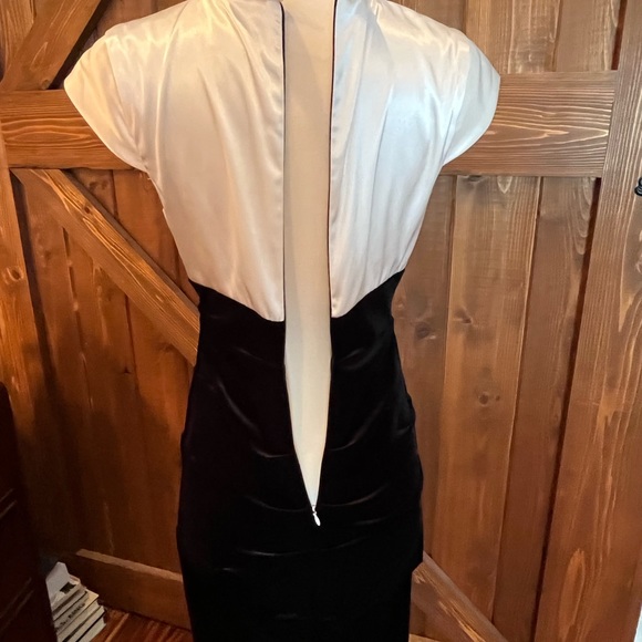 XSCAPE by “Joanna Shen Black” velvet and satin cream Dress Size 4 - Picture 11 of 11